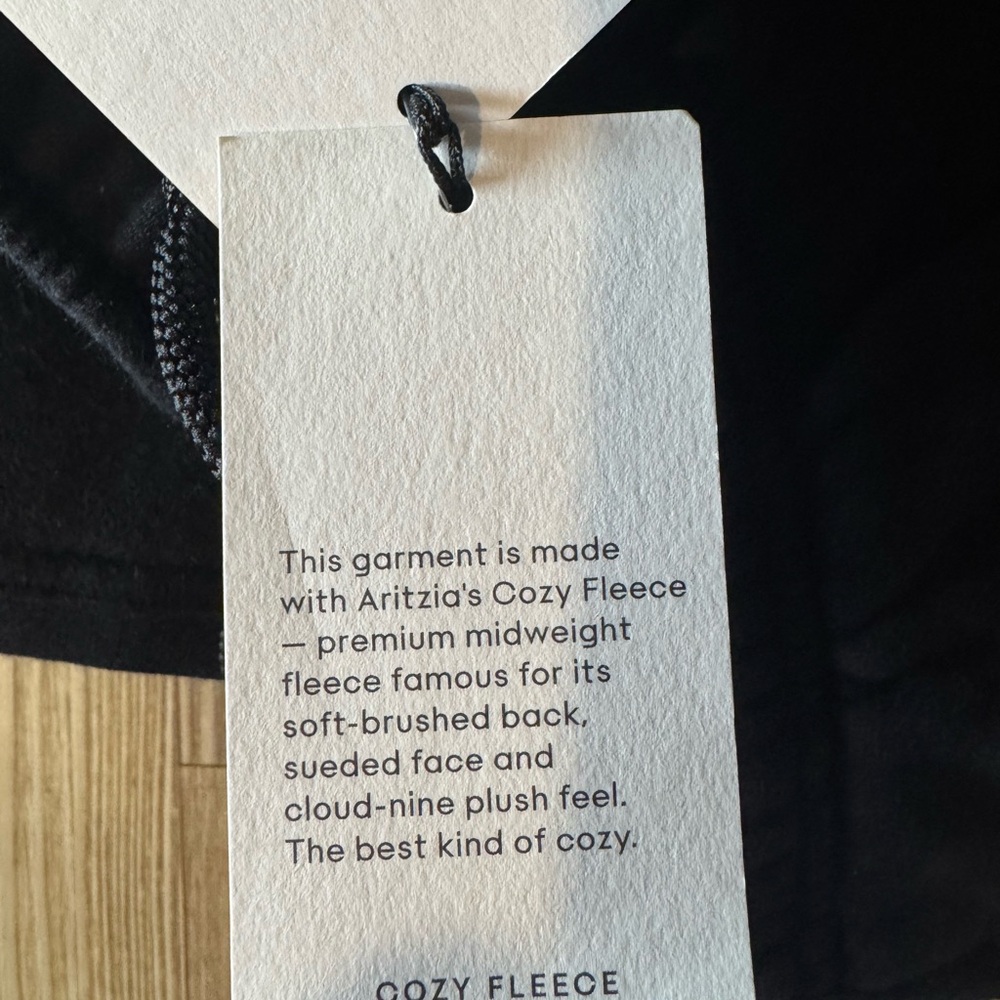 Aritzia Black Mega Cargo Sweatpants-Regular, size 2XS. NWT! - Picture 3 of 3